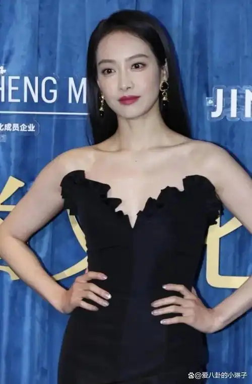 《宋茜新恋情传闻:辟谣背后的风波》,一篇名为《绯闻女孩》的女演员