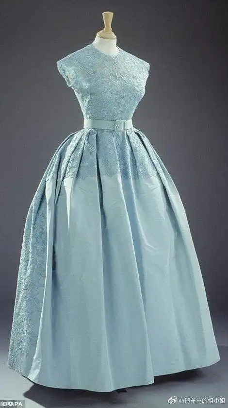 英国女王伊丽莎白二世的衣服