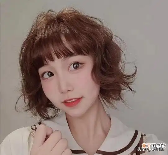 最火女士短发14款中短卷发发型2022