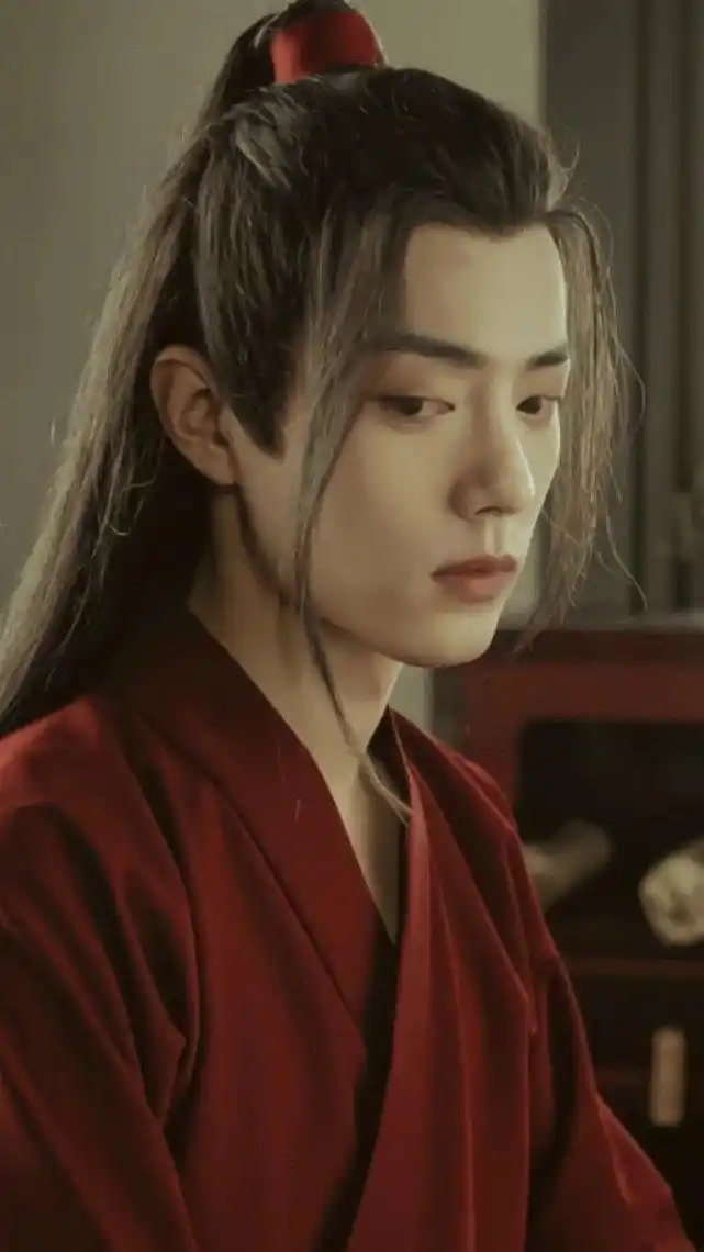 肖战最新古装造型,红衣的他邪魅而又帅气,可以挑战出演东方不败