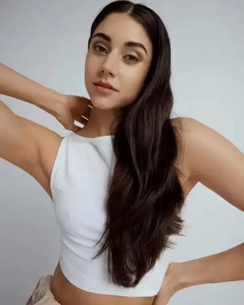 广州外籍模特 | 巧克力肤色女模 esther_广告_多样性_的特点