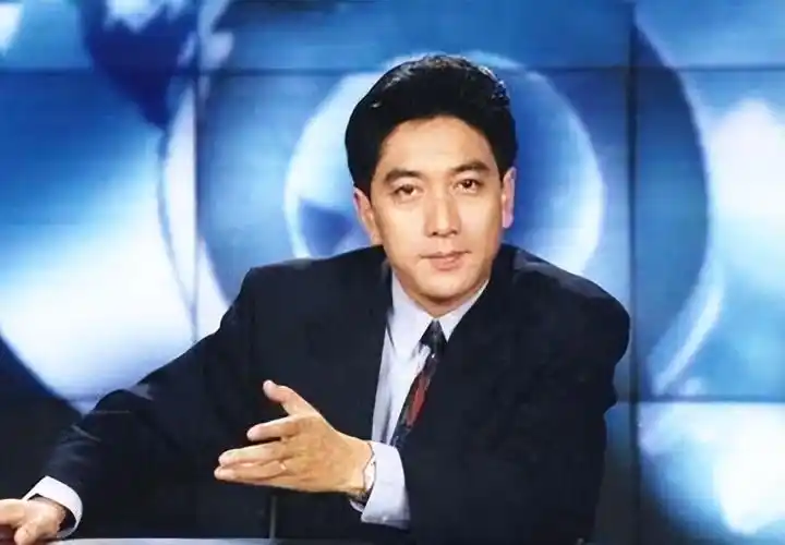 水均益女儿央视当体育记者成都大运会出镜报道29岁身材很出众