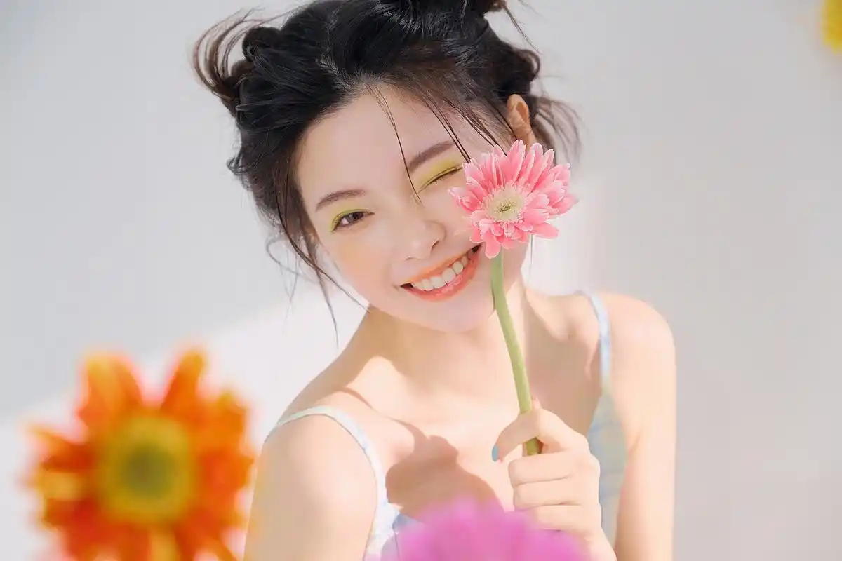 48岁儿子要出国打工,我坚决反对,儿媳甩给我一个本子,我沉默了