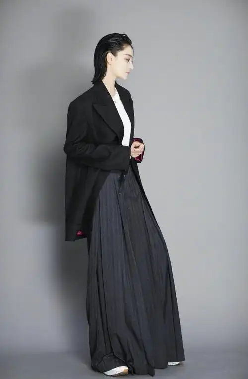 短发美女张馨予 日式西装俏皮炫酷