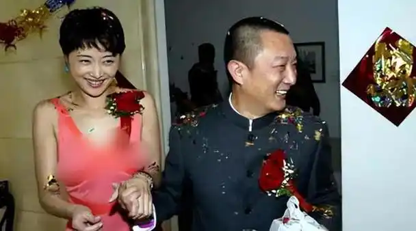 刘蓓离婚多年再见前夫仍心动带着儿子与前夫复婚后被丈夫当宝