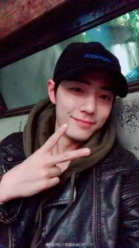 比剪刀手不要太可可~ 20190221北京宁波(进组斗罗) (来源/肖战考古bot