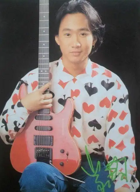 黄家驹珍贵单人照颜值和实力秒杀现在的小鲜肉