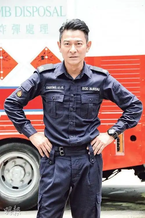 刘德华饰演拆弹专家.