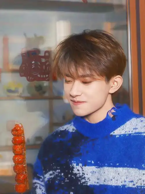 男明星绝美"发色":王一博鹿晗视觉盛宴,网友:爱豆就是要染发