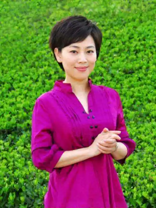 几个月后,央视新闻频道开播,一档全新的栏目《天气·资讯》向慕林杉