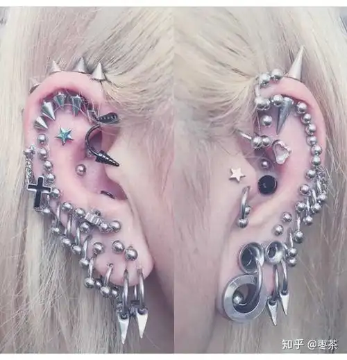 想问一下耳骨的耳钉摘下来什么样