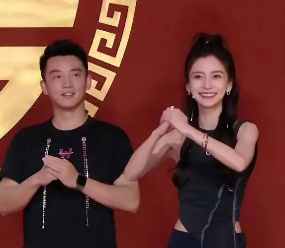 郑恺和angelababy一起工作.