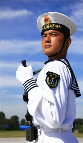 身着白色礼服,威风凛凛的水兵