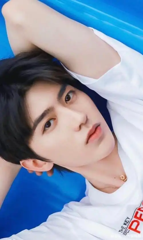 蔡徐坤图片精美壁纸