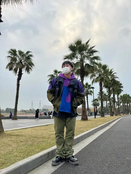 172cm170斤为什么身上的颜色越多越廉价