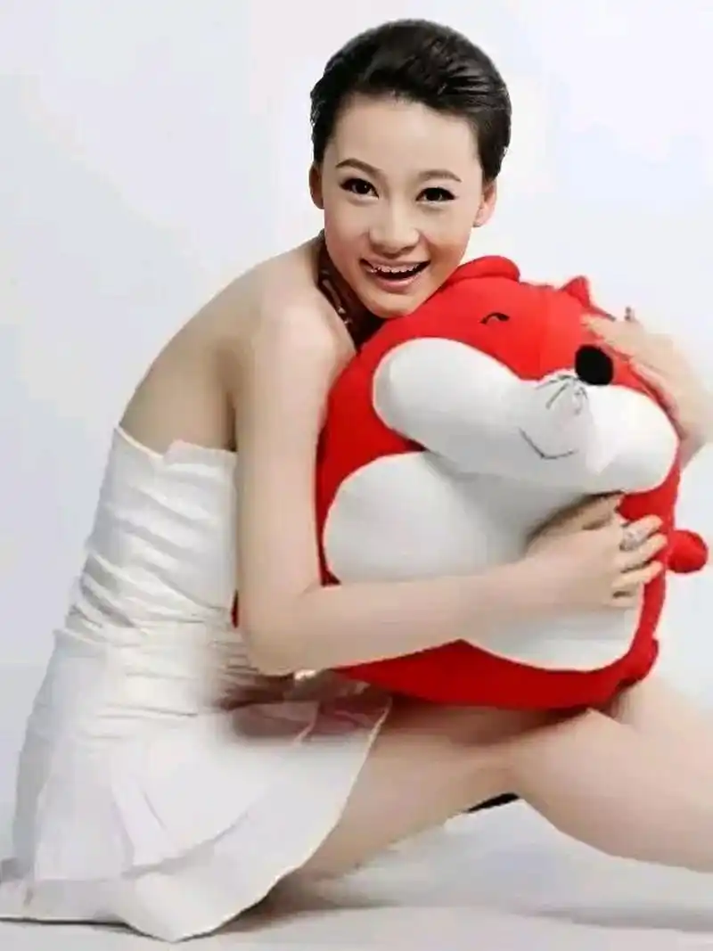 安雅萍,1982年12月28日出生于江苏,毕业于南京艺术学院设计学院,中国