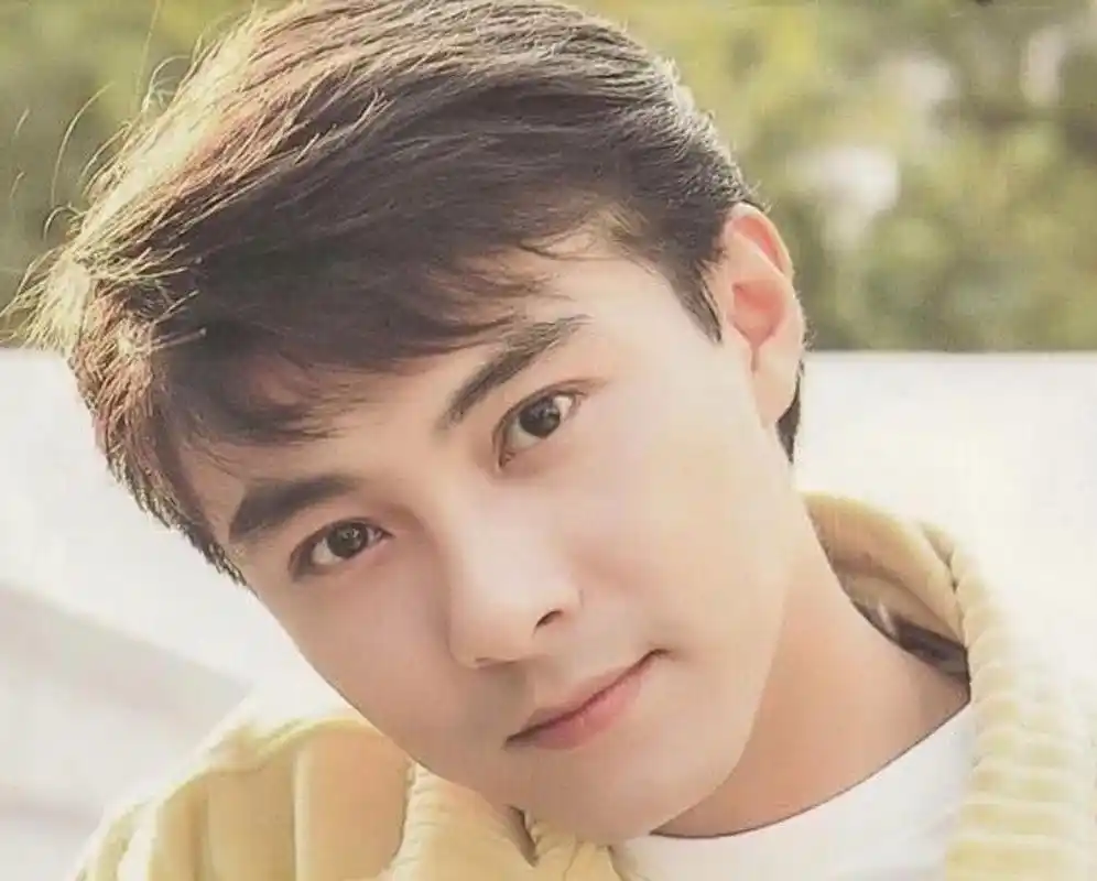 张卫健年轻时很秀气,白嫩书生既视感