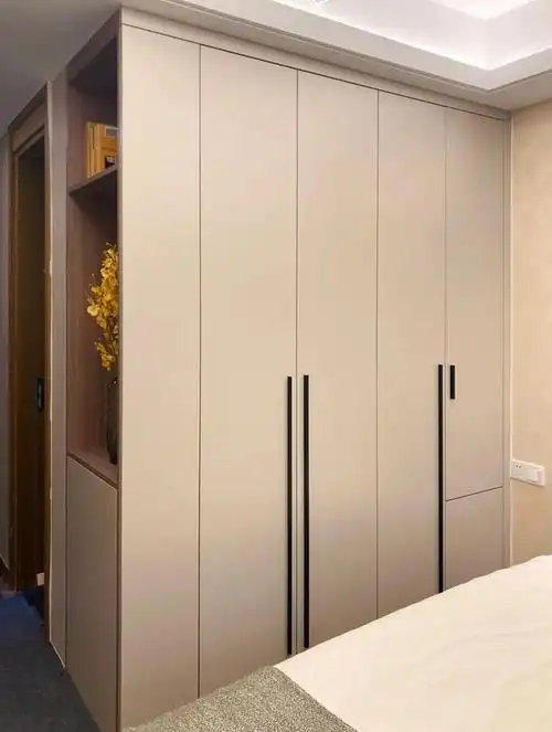 主卧室装修效果图_主卧室装修效果图(三十款主卧衣柜样式)