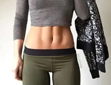 女孩秀马甲线的创意文案