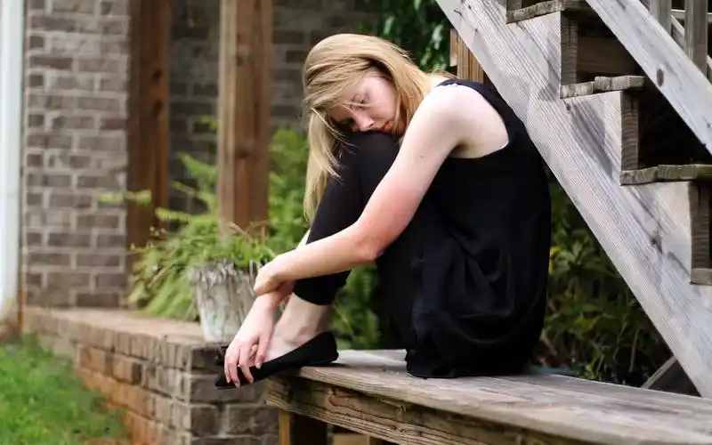 唯美伤感欧美女孩高清桌面壁纸_美女壁纸_壁纸下载_美桌网