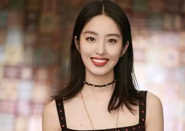 杨采钰的高级气质从何而来?