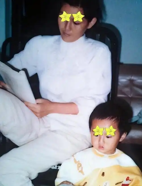 吴亦凡母亲仍不服:"顶流"的诞生或陨落,差一个懂教育的母亲?_腾讯新闻