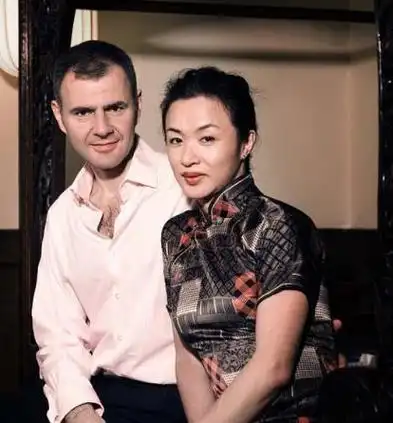 回顾金星变性前妻子长相貌美如花离婚时已有身孕如今怎样了