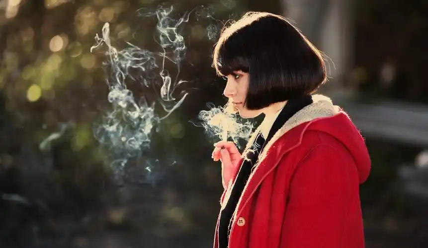 抽烟jordanabevanyasminpaigewomensubmarinemoviesmokingmovies壁纸