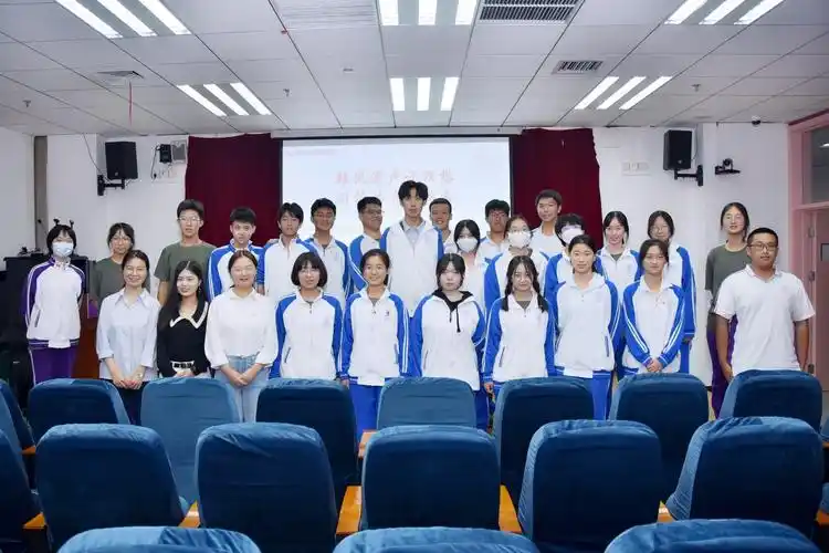 清华附中奥森将台路校区隆重举行第六次学生代表大会