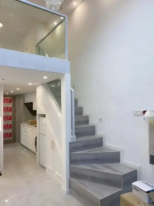 loft公寓装修日记566白色扶手