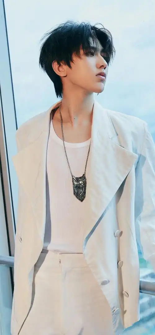 超有型蔡徐坤锁屏壁纸