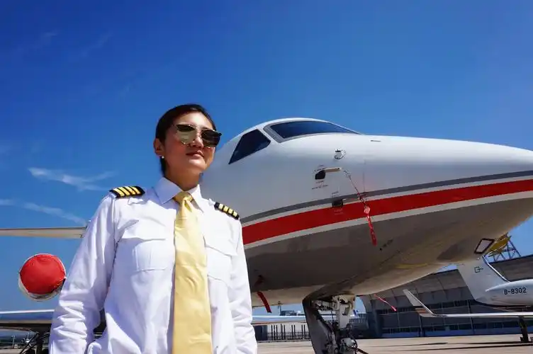 29岁的美女机长:坚持,我可以飞到60岁