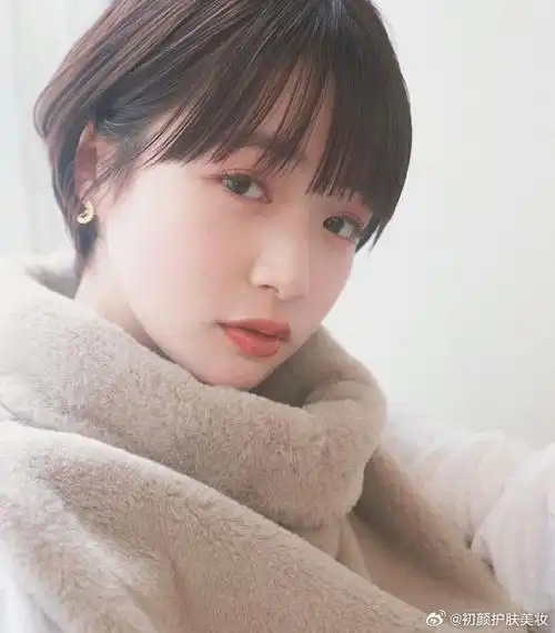 日本发型的魅力,尤其是那些可爱俏皮的刘海,总是能让人感受到强烈的