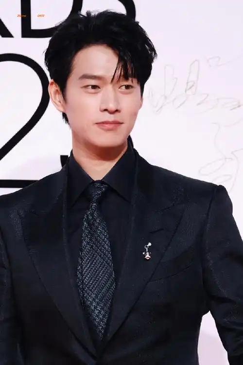 魏大勋elle风尚大典