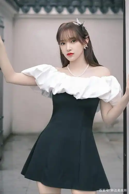 程潇原来也有"公主身材",穿一字肩礼裙美如洋娃娃,少女感无敌
