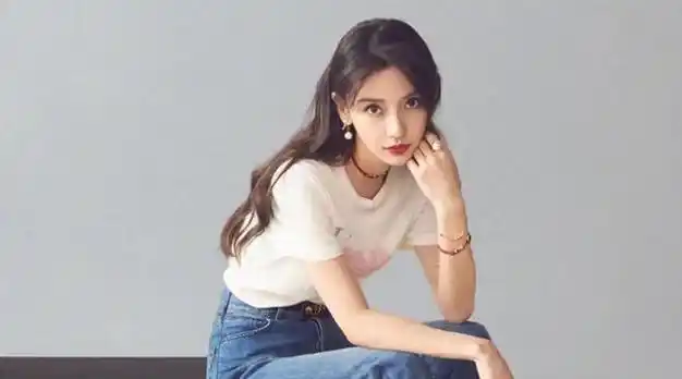 杨颖父亲国籍被扒,港媒称疯马秀事件违反了演艺规定,热度不减