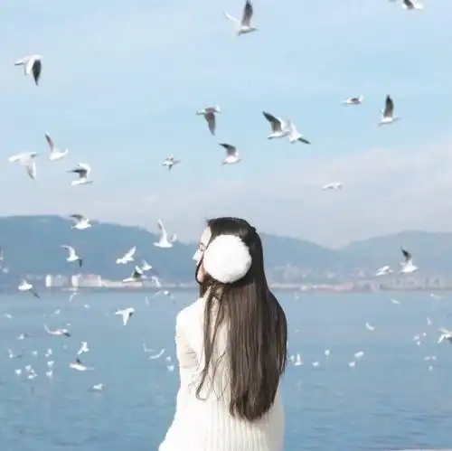 女生海边气质头像图片_第1页