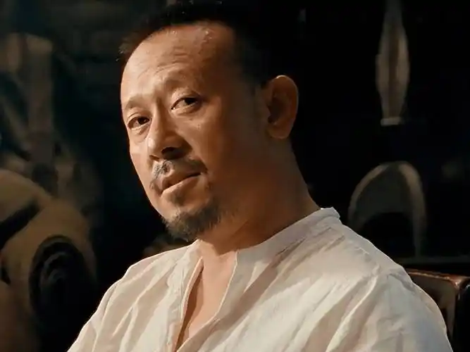 江洋大盗与冒名顶替的官员之间的斗智斗勇的故事_姜文_马仔_张麻子