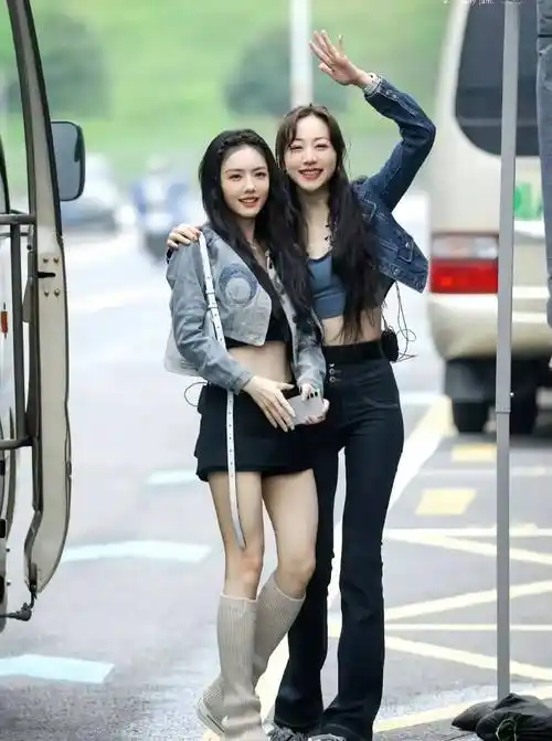 韩雪身材比例真好啊,身材四六分,和蔡文静同框太突出了_身高_明星