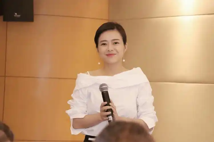 成功主持《舞林大会》 《笑林大会》等知名节目,成为台湾知名主持人