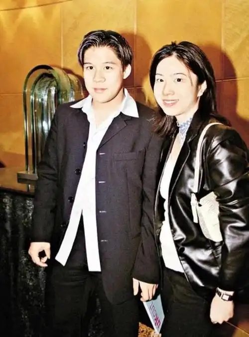 霍启刚:各种纠缠才缠来一个老婆,全家人把她当成宝