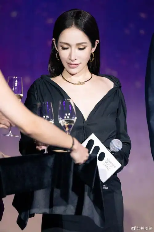 萧亚轩礼服反穿##萧亚轩