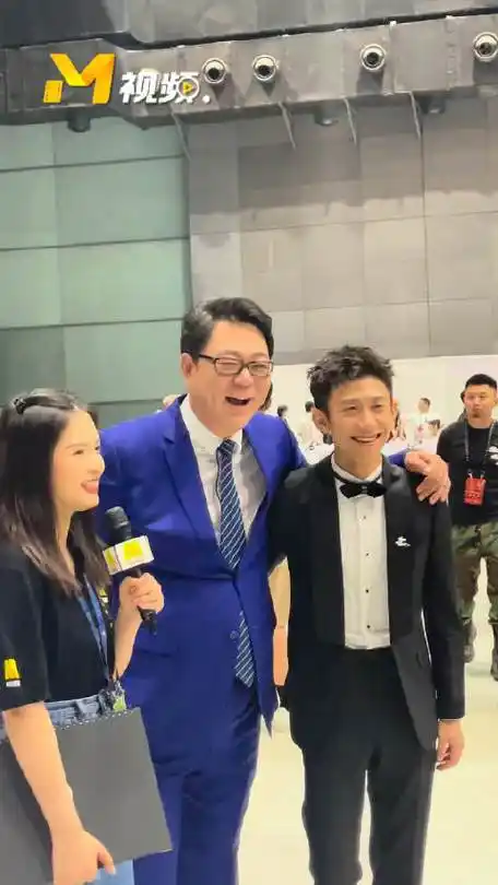 高亚麟张一山华表奖后台同框