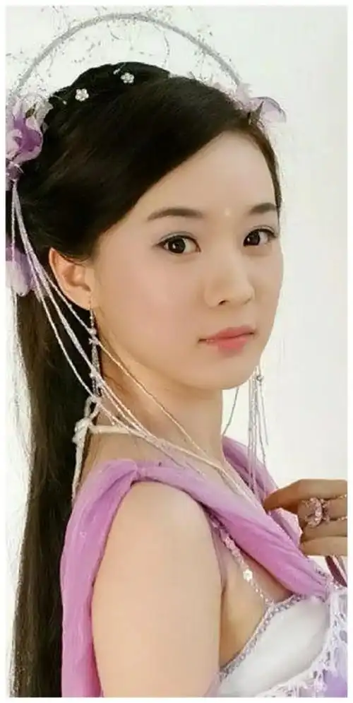 霍思燕可是90后的童年女神,有谁没看过她出演的《欢天喜地七仙女》呢