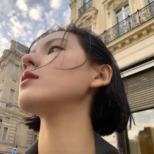 虽然上面这张照片的张予曦,并不是她女友视角的照片,但是她这张照片却