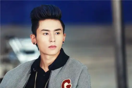 考古张哲瀚当年拍的旺仔广告就是个帅哥胚子啊