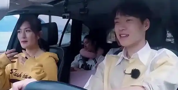 娱乐圈的抠门精:聚餐不买单,送"假名牌",欠钱还理直气壮