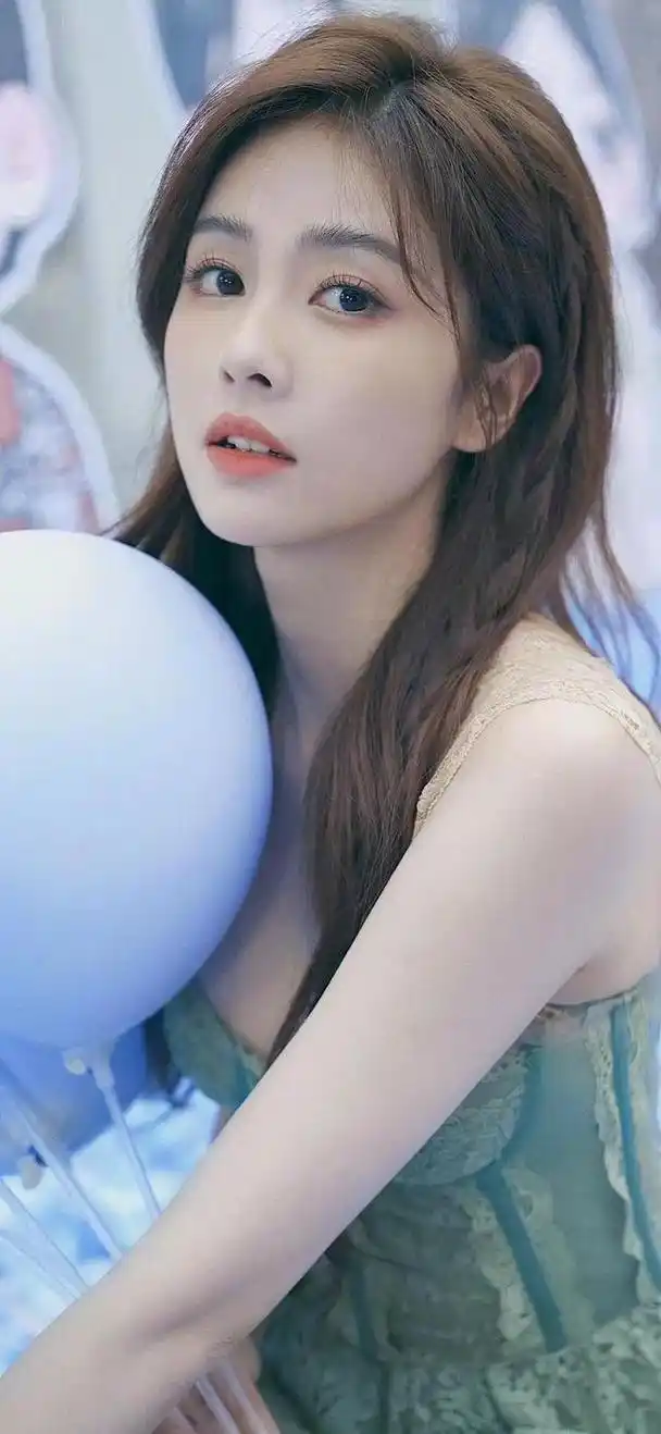 白鹿壁纸这个女明星太令人心动啦