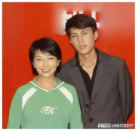 靠"两个母亲"上位,被前女友嘲讽"太装",靳东的过往真不简单|江珊|周扬