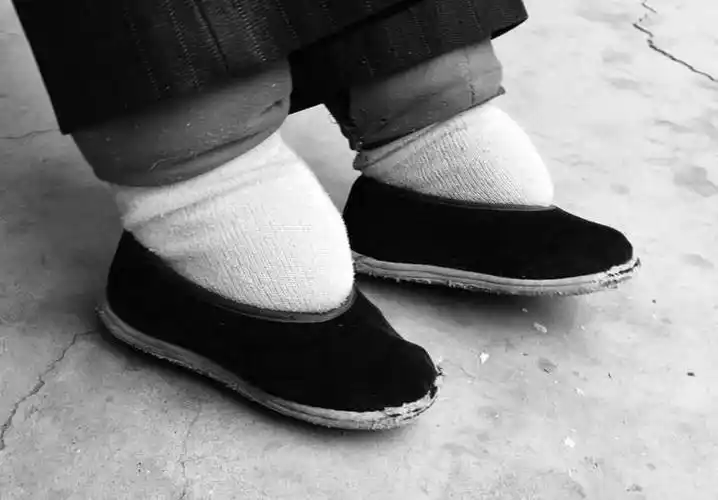 我的妈妈是小脚女人